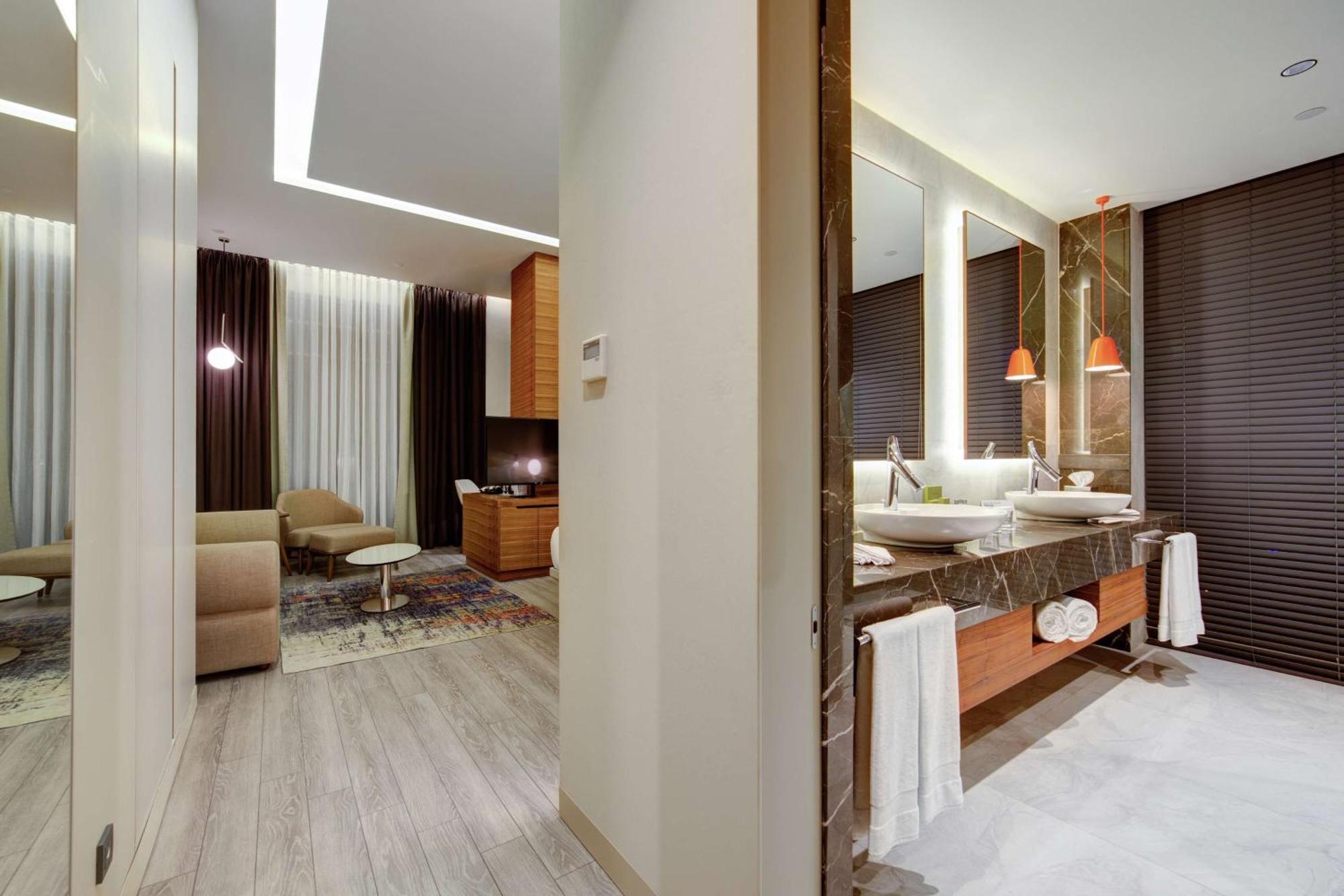 Doubletree By Hilton Adana Hotel Eksteriør billede